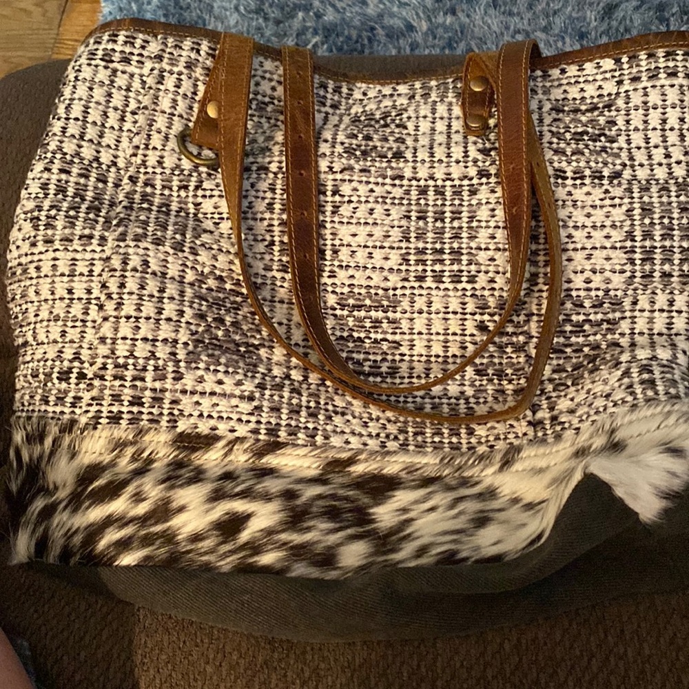 Like new large tote/purse, grey white and black in color